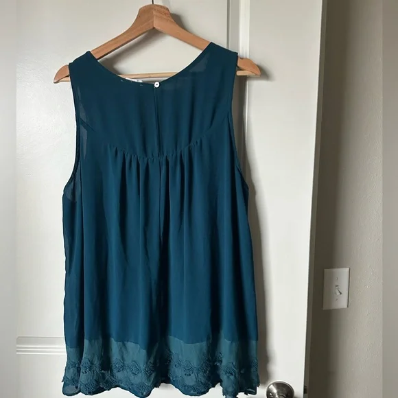 Teal Sleeveless Lace Top - Picture 2 of 4